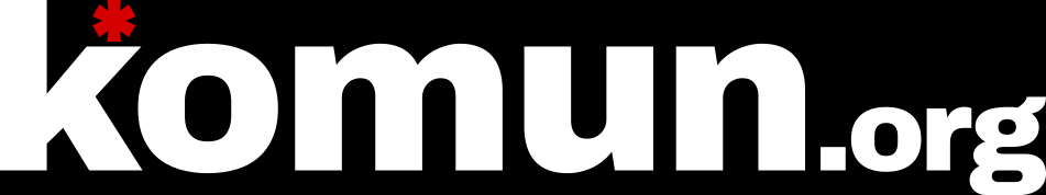 Logotipo de Komun.org que muestra el texto de Komun con una estrella roja y debajo las palabras komun se escribe con K